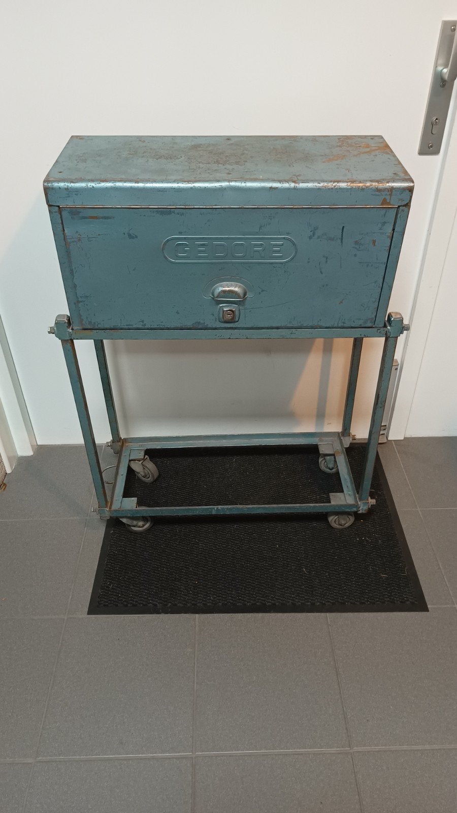Gedore kar gereedschapskar garagekar alleen het onderstel!!, Ophalen