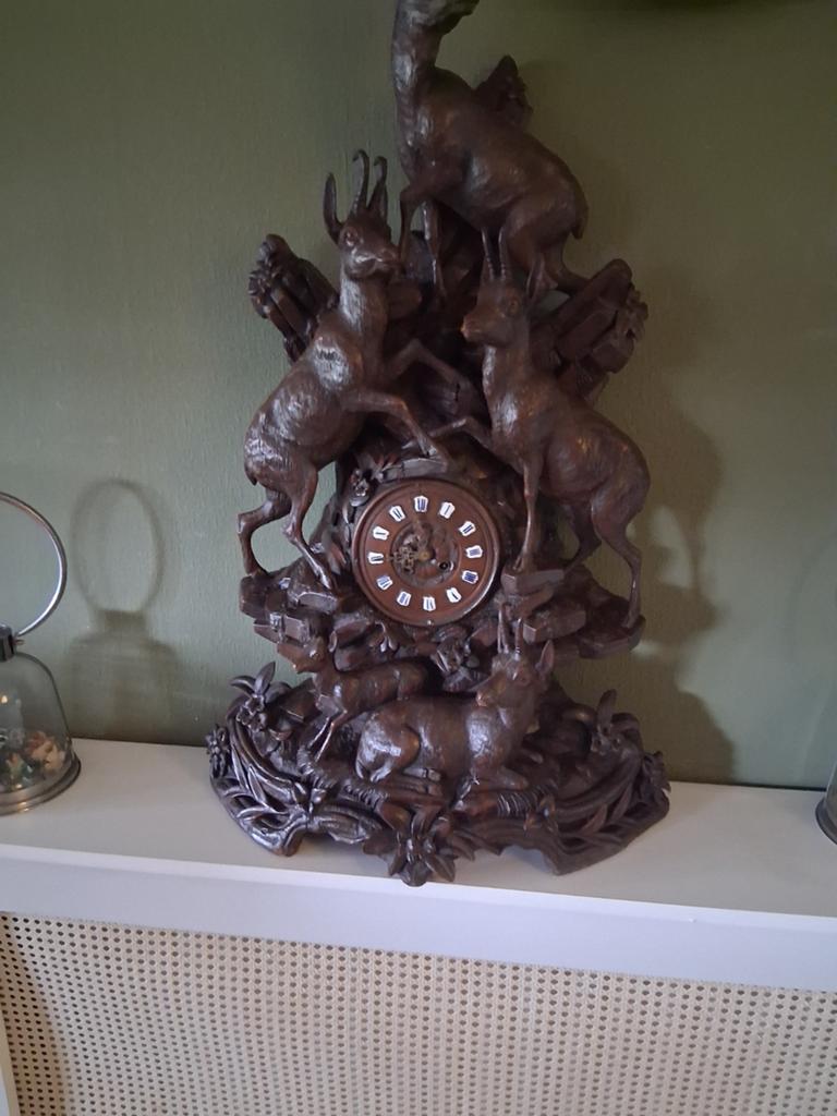Zeer grote antieke jachtklok met prachtig beeldhouwwerk, Antiek en Kunst, Antiek | Klokken, Ophalen of Verzenden