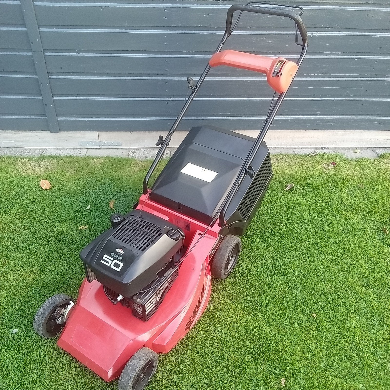 CASTELGARDEN  GRASMAAIER ZELFRIJDEND BENZINE MAAIER