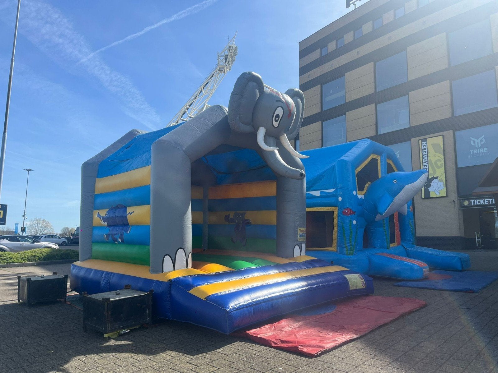 Diverse opblaasbare attracties en springkussens te huur, Ophalen of Verzenden