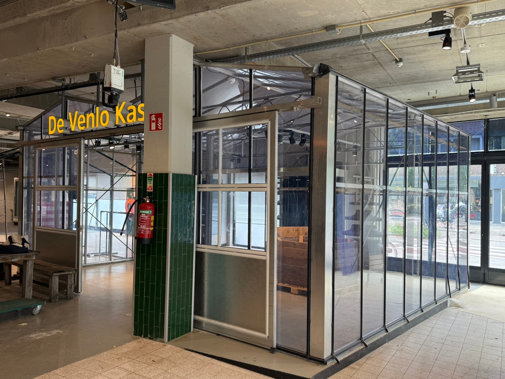 Plexiglas kas met schuifdeuren | Horeca & winkel, Ophalen, Gebruikt, Metaal, Overige typen