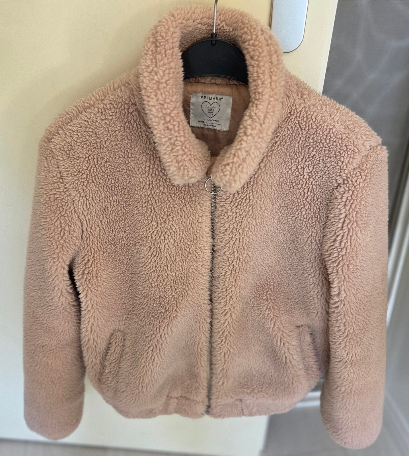 Beige teddy jas van Primark, maat 164 (13-14 jaar), Meisje, Ophalen of Verzenden, Zo goed als nieuw, Primark