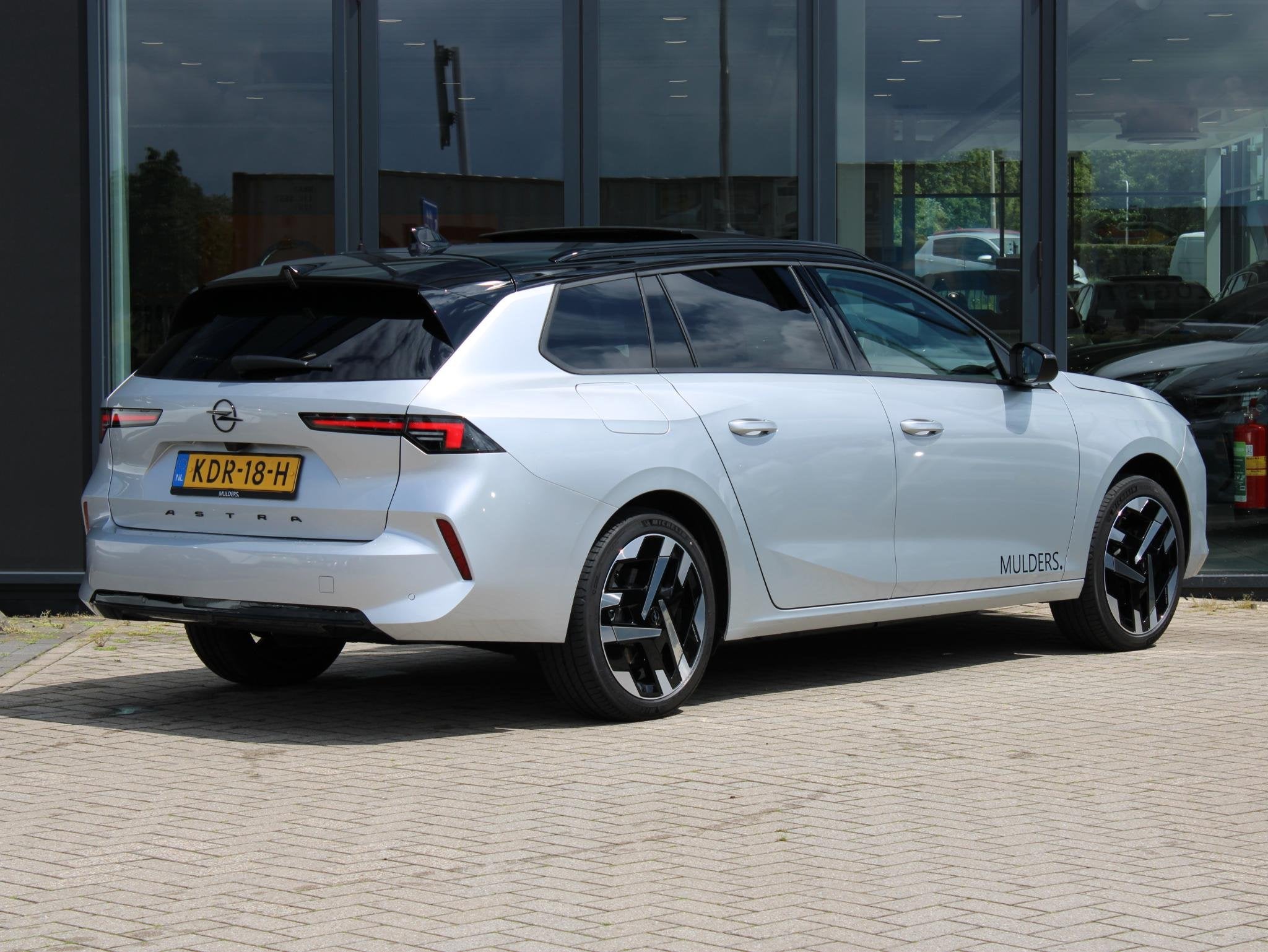 Opel Astra Electric 58 kWh Ultimate VOORRAAD, 12 maanden, Gebruikt, 200 min, 156 pk