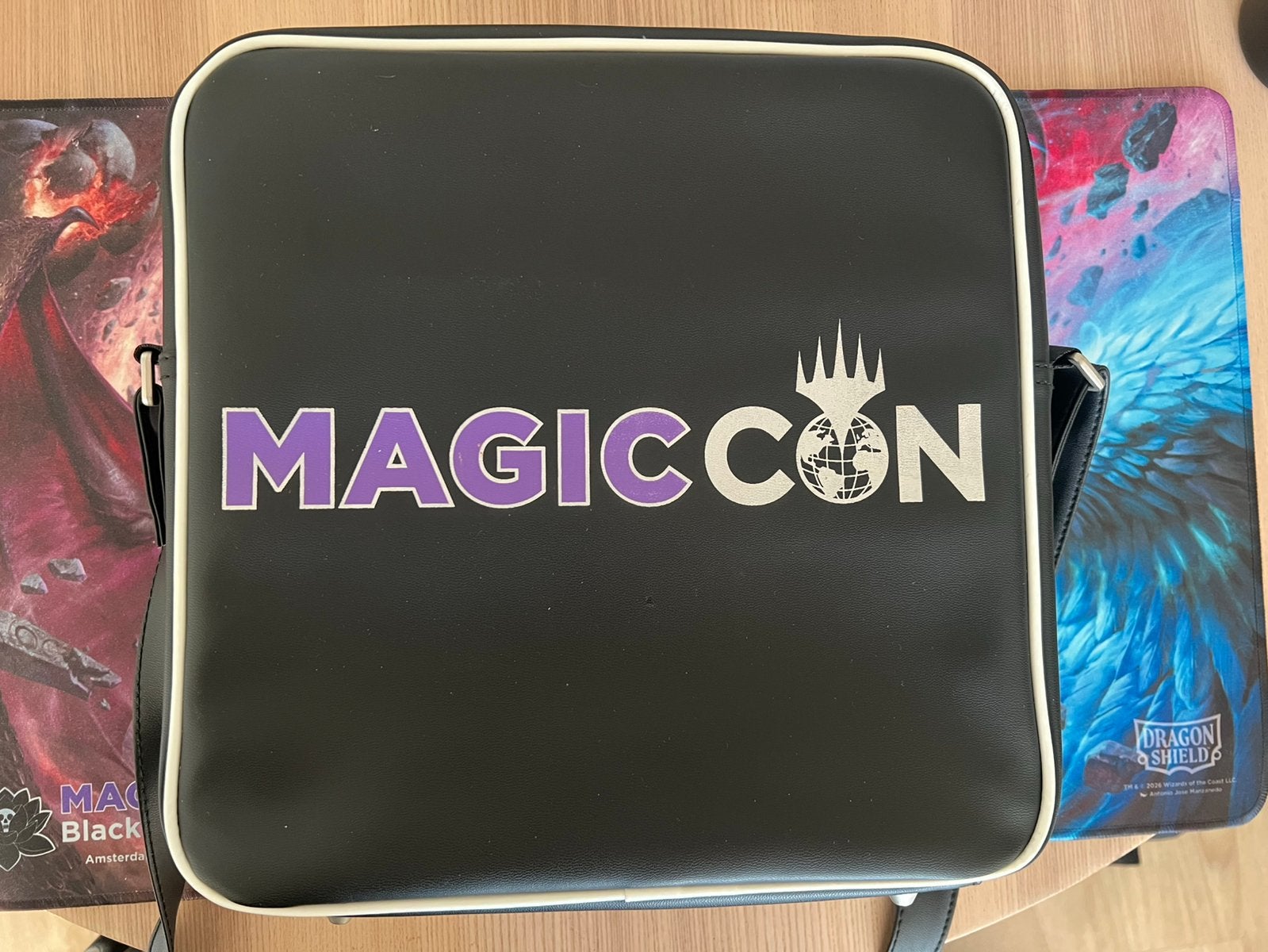 Black Lotus VIP MagicCon Amsterdam Bag, Hobby en Vrije tijd, Verzamelkaartspellen | Magic the Gathering, Verzenden, Zo goed als nieuw