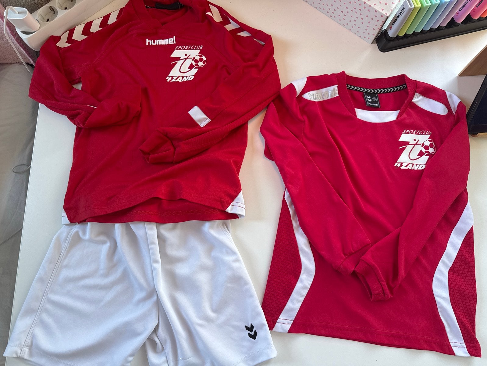 Hummel Sportclub 't Zand Voetbaltenue Maat 128/140, Ophalen, Gebruikt, Jongen of Meisje, Sport- of Zwemkleding
