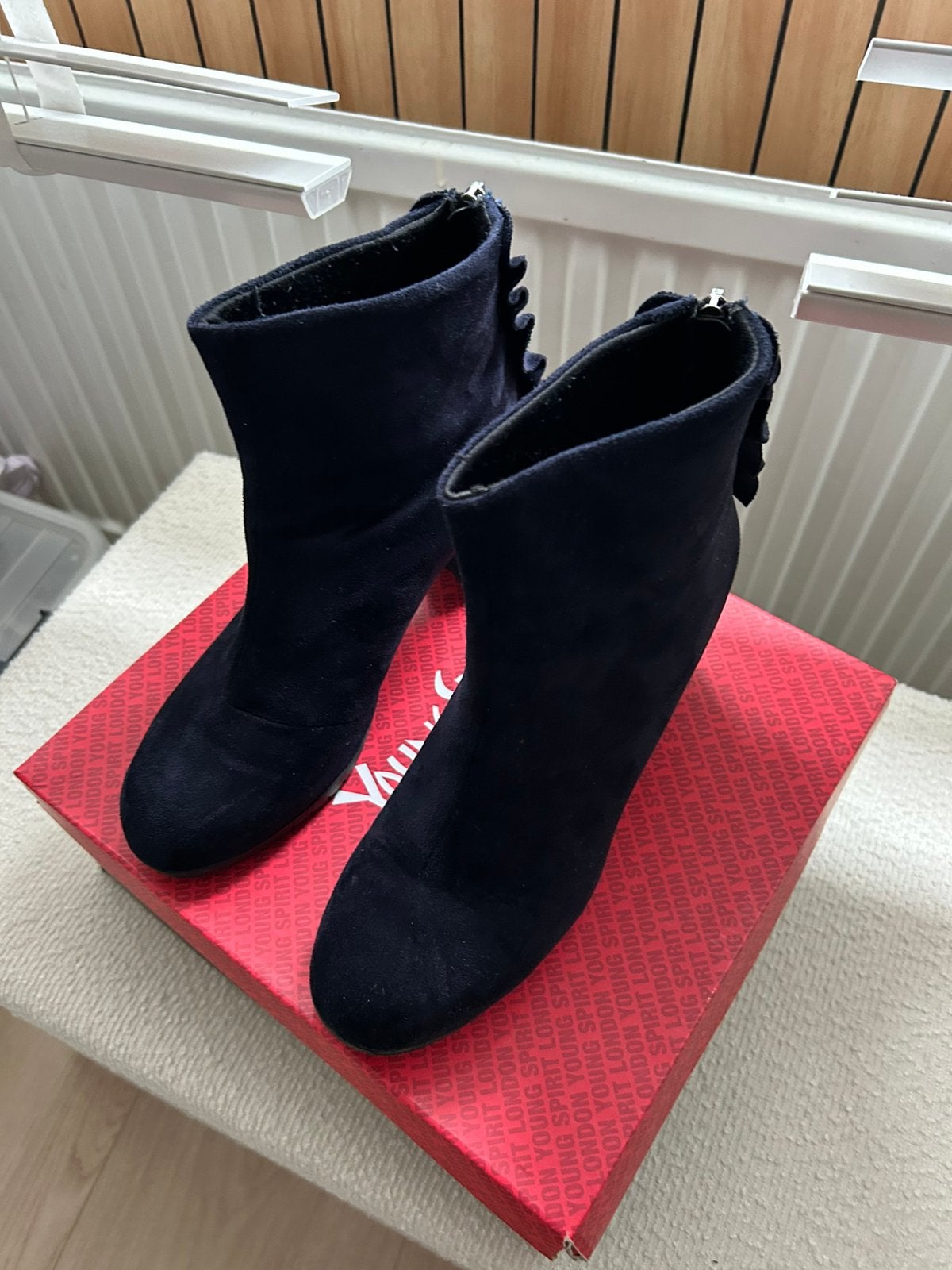 Donker blauw laarsje maat 39, Kleding | Dames, Schoenen, Ophalen of Verzenden, Zo goed als nieuw, Blauw