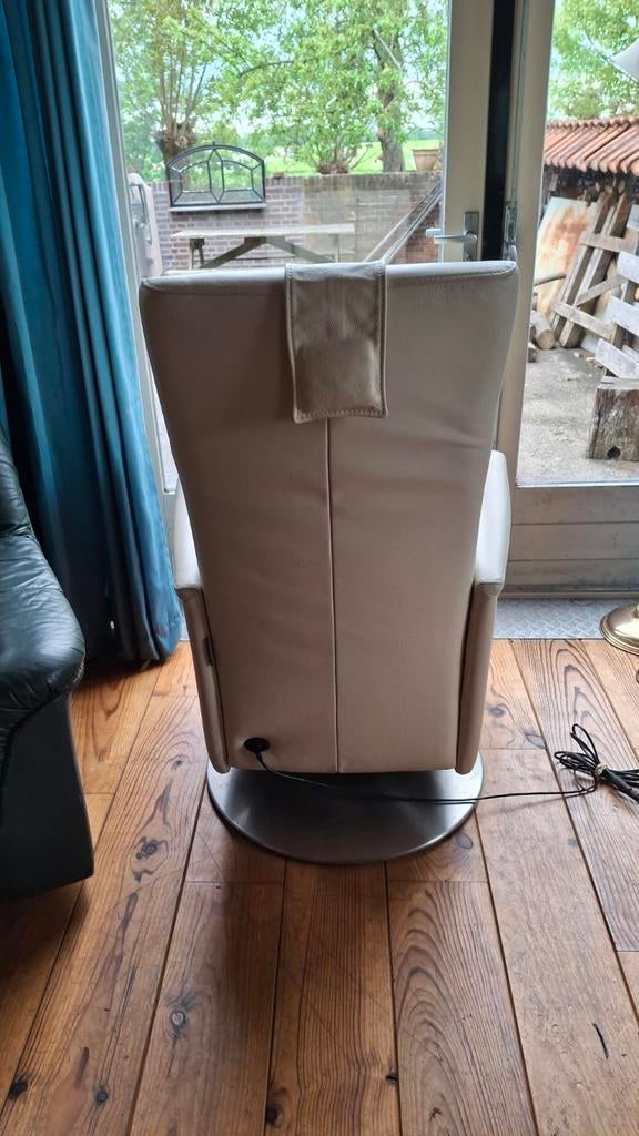 Prominent sta op stoel, wit leer, rvs voet, breed50 diep50, Ophalen of Verzenden, Zo goed als nieuw, Overige materialen