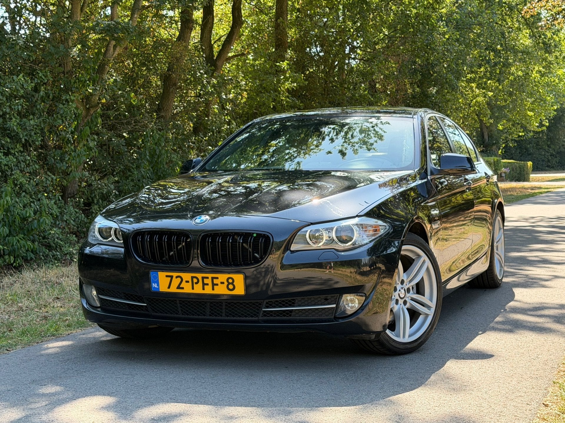 BMW 5-serie 523i | Automaat + Cruise + Clima + Trekhaak Nu, Auto's, Euro 5, Gebruikt, Beige, 2000 kg
