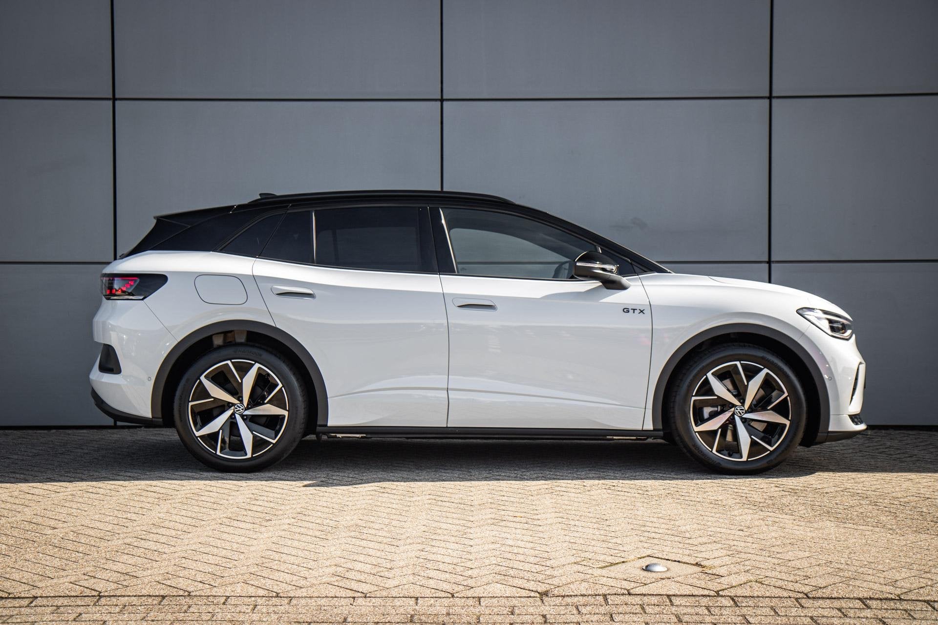 Volkswagen ID.4 GTX 340pk Limited Edition 4MOTION 77 kWh | W, Auto's, Automaat, 12 maanden, Automatische klimaatregeling, Zwart