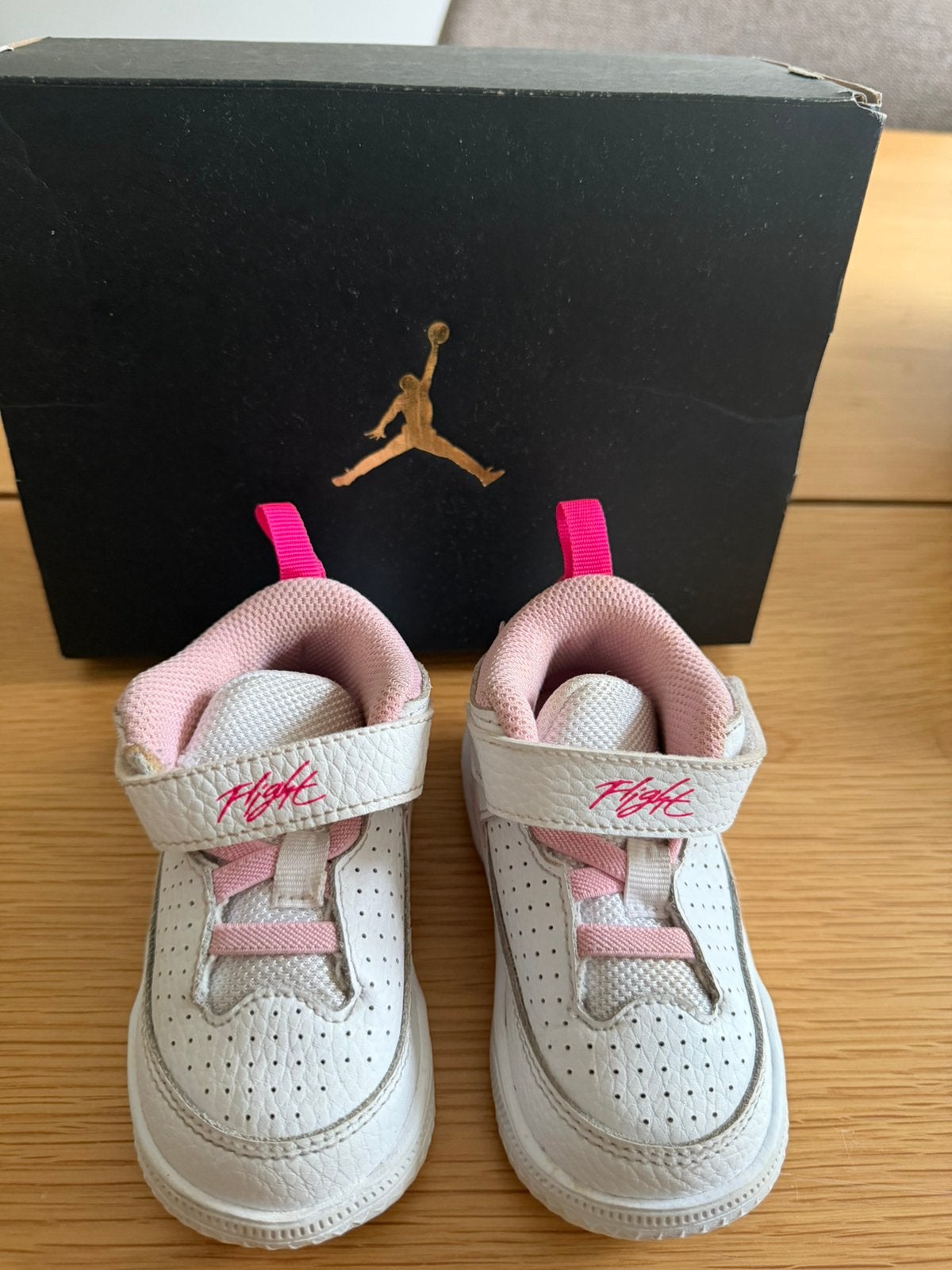 Jordan wit/roze (maat 23.5), Kinderen en Baby's, Ophalen of Verzenden, Zo goed als nieuw, Meisje, Schoentjes