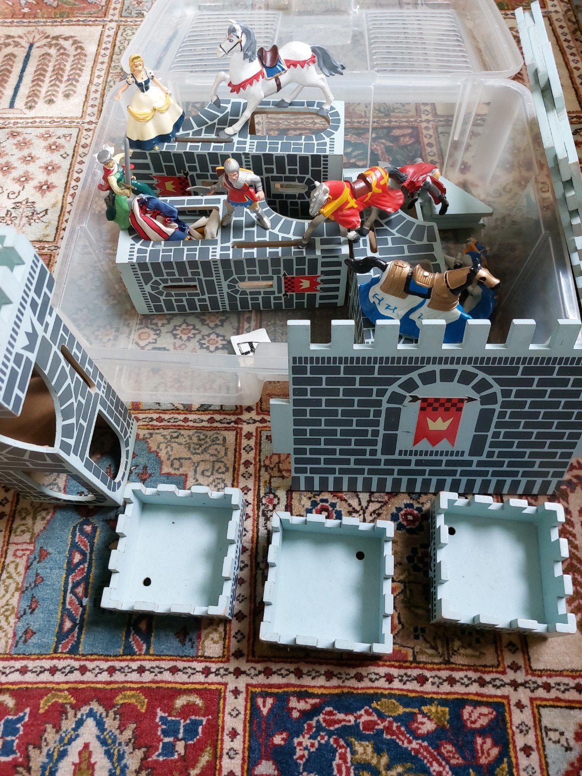 Houten speelkasteel, Ophalen, Gebruikt
