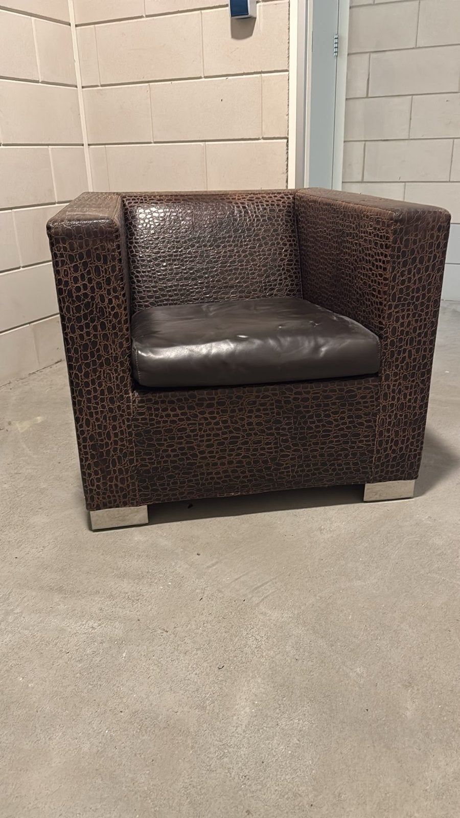 Minotti fauteuil in bruin krokodillenleer-look, Ophalen, Gebruikt, Leer, 75 tot 100 cm
