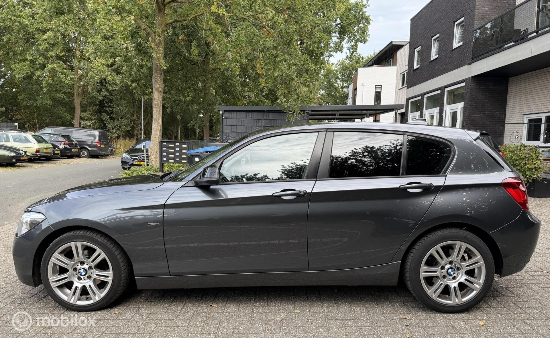 BMW 1-serie 116i Business Urban Line Automaat|5 deur Nwe apk, Auto's, Euro 5, Gebruikt, 4 cilinders, Origineel Nederlands