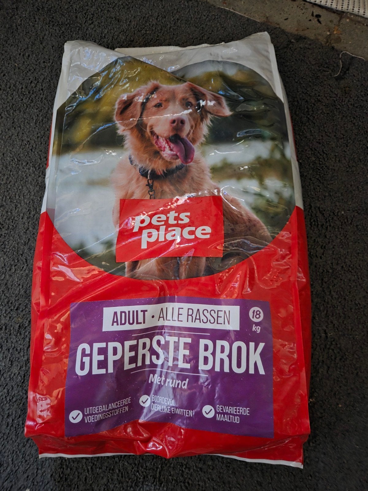 nieuwe zak geperste  hondenbrokken, Dieren en Toebehoren, Dierenvoeding, Ophalen, Hond