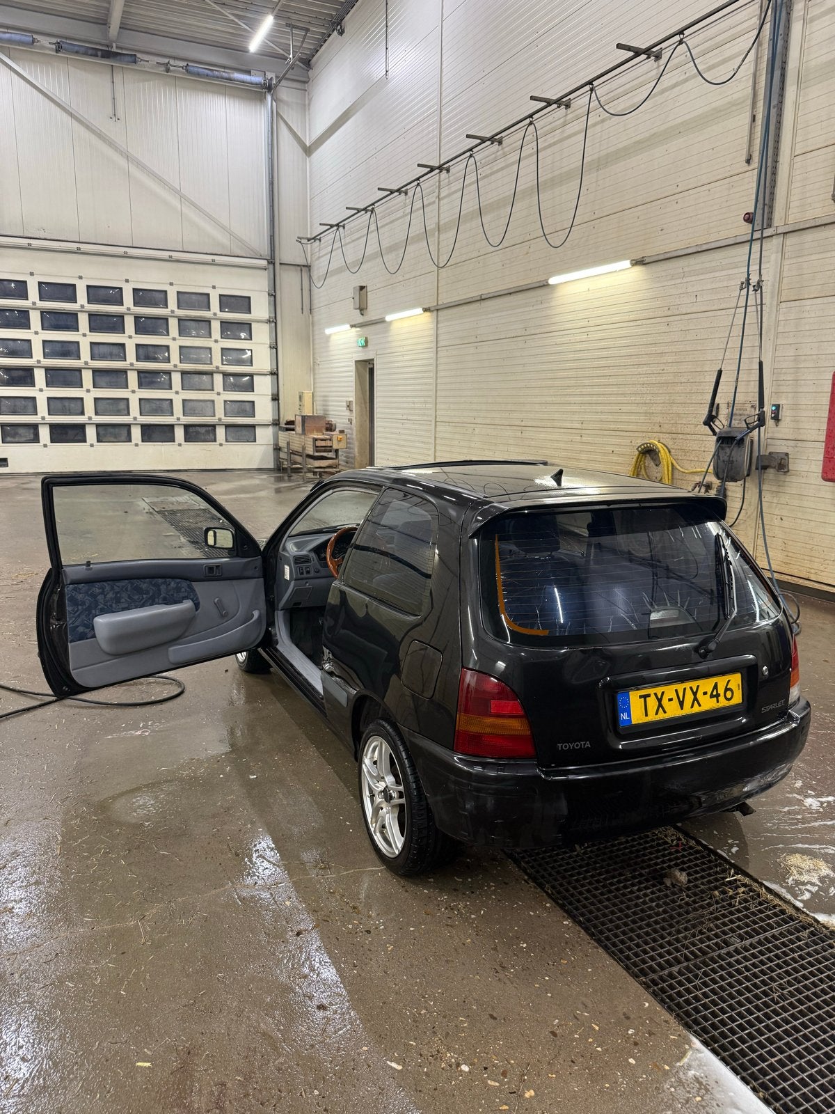 Toyota Starlet 1.3 16V 1998 Zwart, 15 km/l, 74 pk, 4 cilinders, Starlet