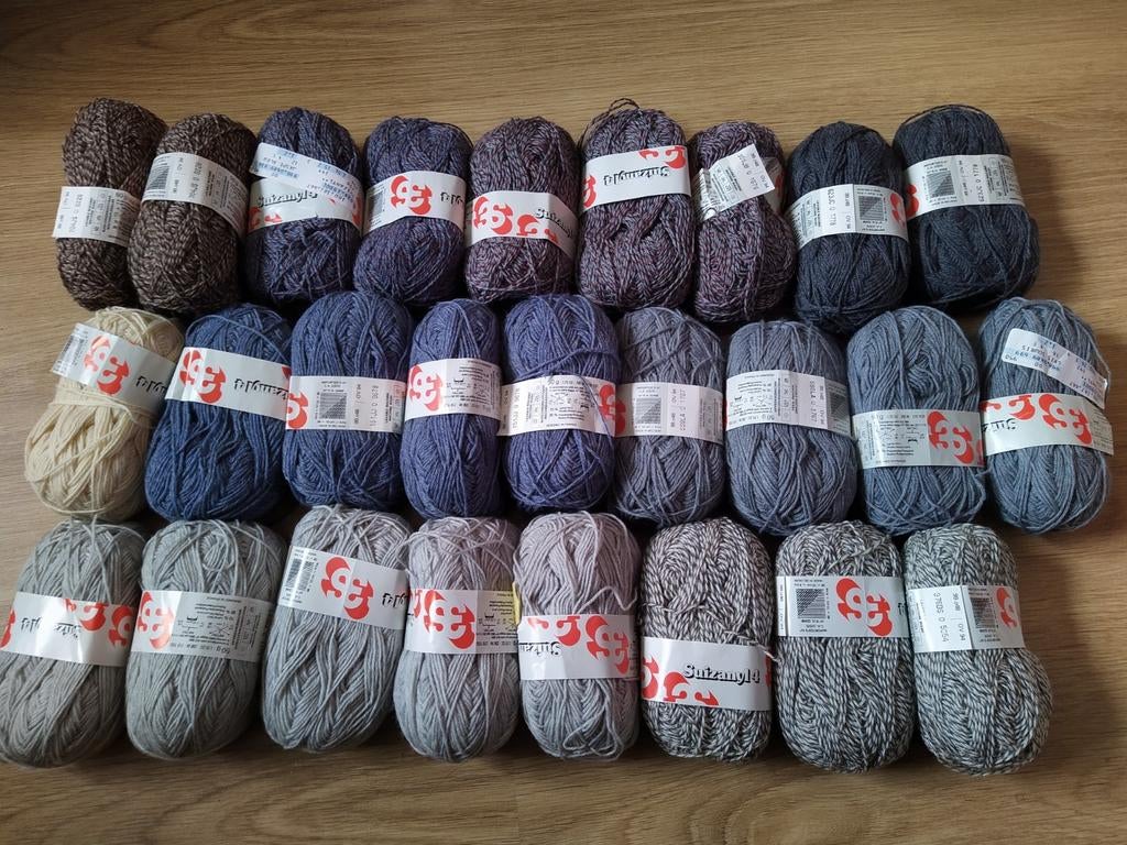 Nieuwe bollen wol. Grijs blauw bruin tinten. 70% wol., Hobby en Vrije tijd, Breien en Haken, Ophalen of Verzenden, Nieuw, Breien of Haken