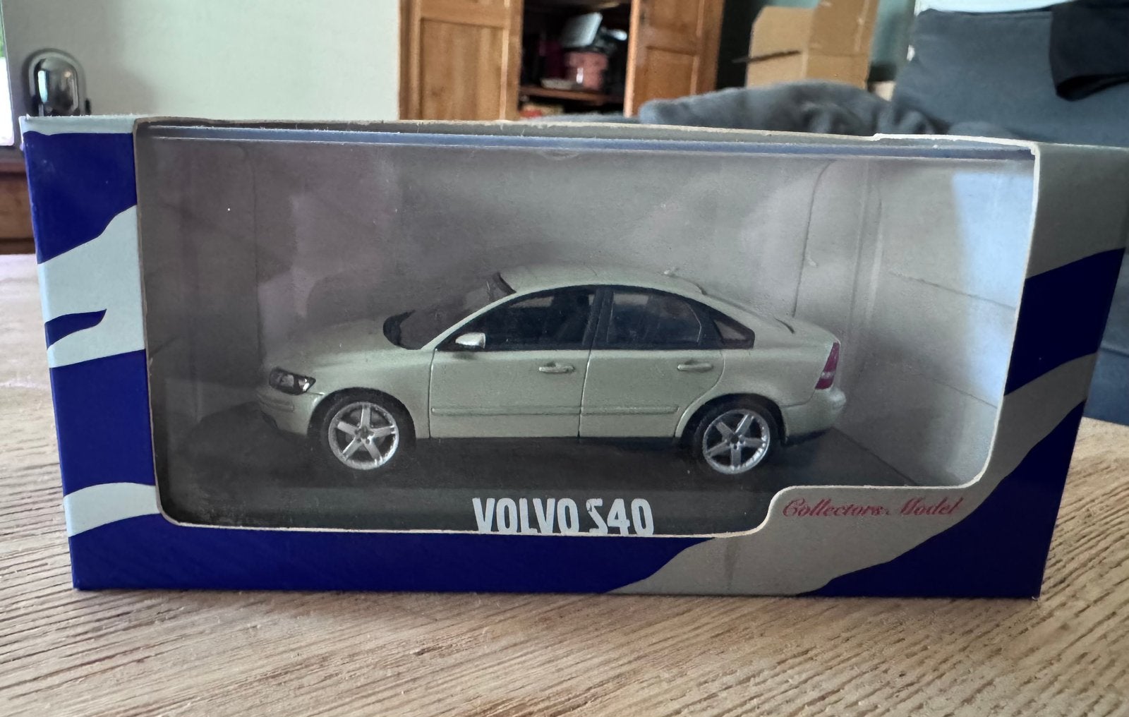 Volvo S40 2008 1:43, Hobby en Vrije tijd, Modelauto's | 1:43, Ophalen of Verzenden, Nieuw, Auto, Overige merken