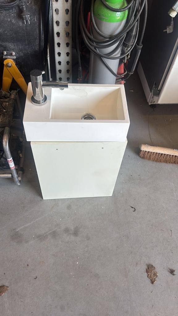 Compact wastafelmeubel met kraan voor toilet/badkamer, Minder dan 50 cm, Gebruikt, Ophalen of Verzenden, Minder dan 25 cm