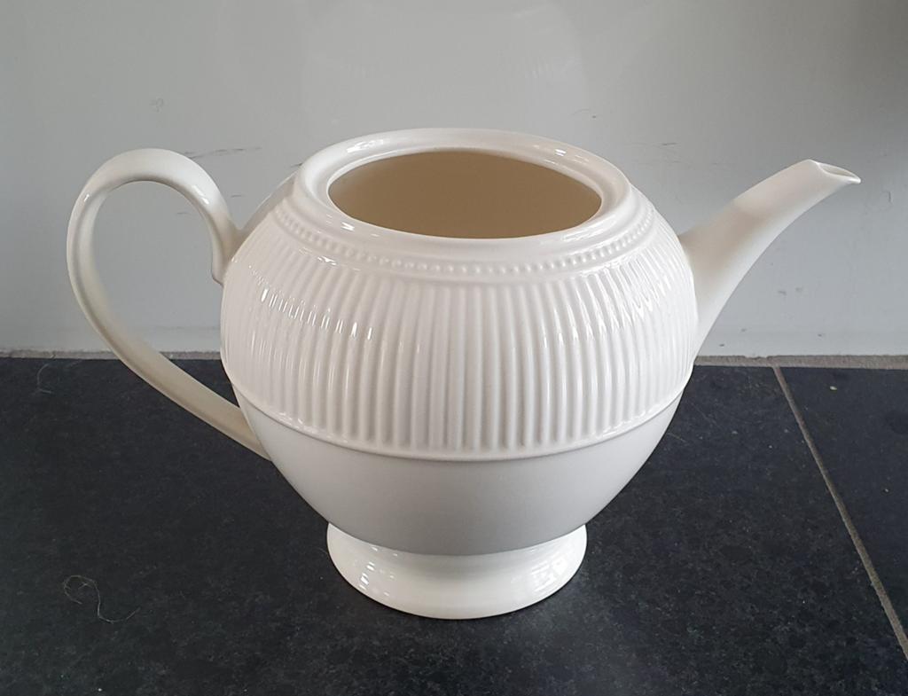 Wedgwood theepot zonder deksel, Huis en Inrichting, Keuken | Servies, Ophalen, Gebruikt, Keramiek, Overige typen