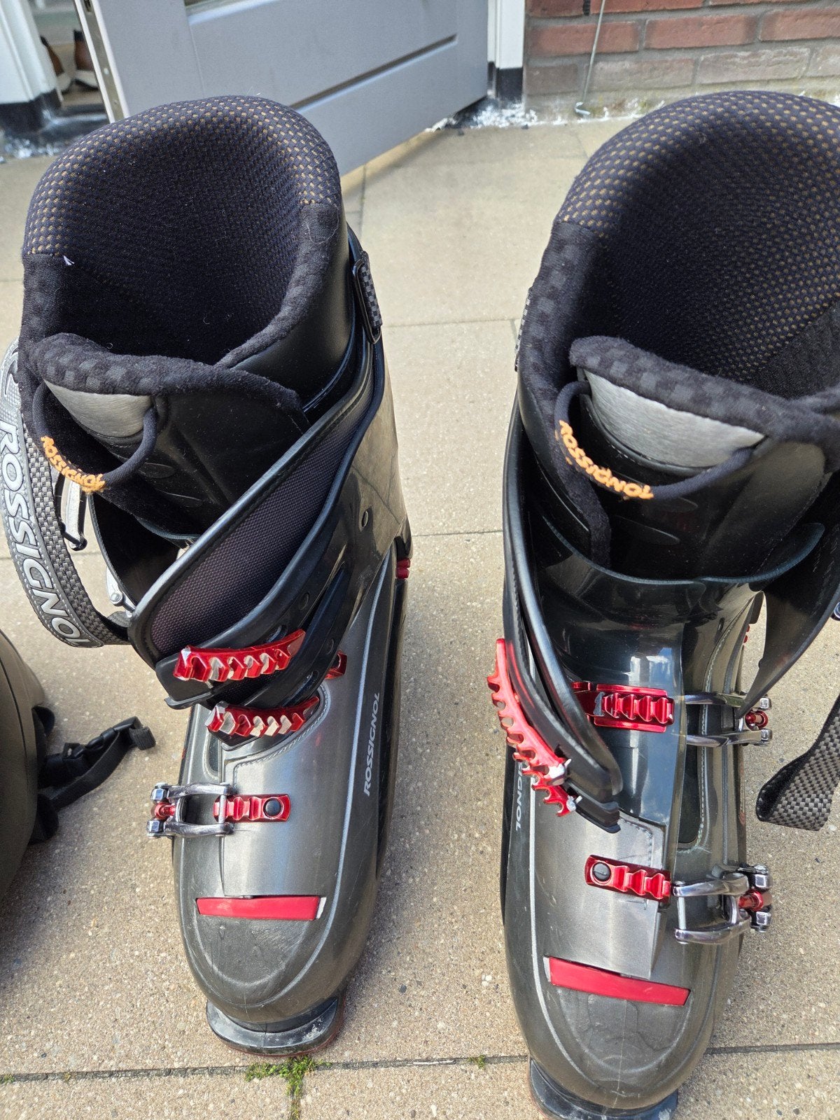Rossignol skischoenen en Giro skihelm, Sport en Fitness, Skiën en Langlaufen, Ophalen, Gebruikt, Schoenen, Rossignol