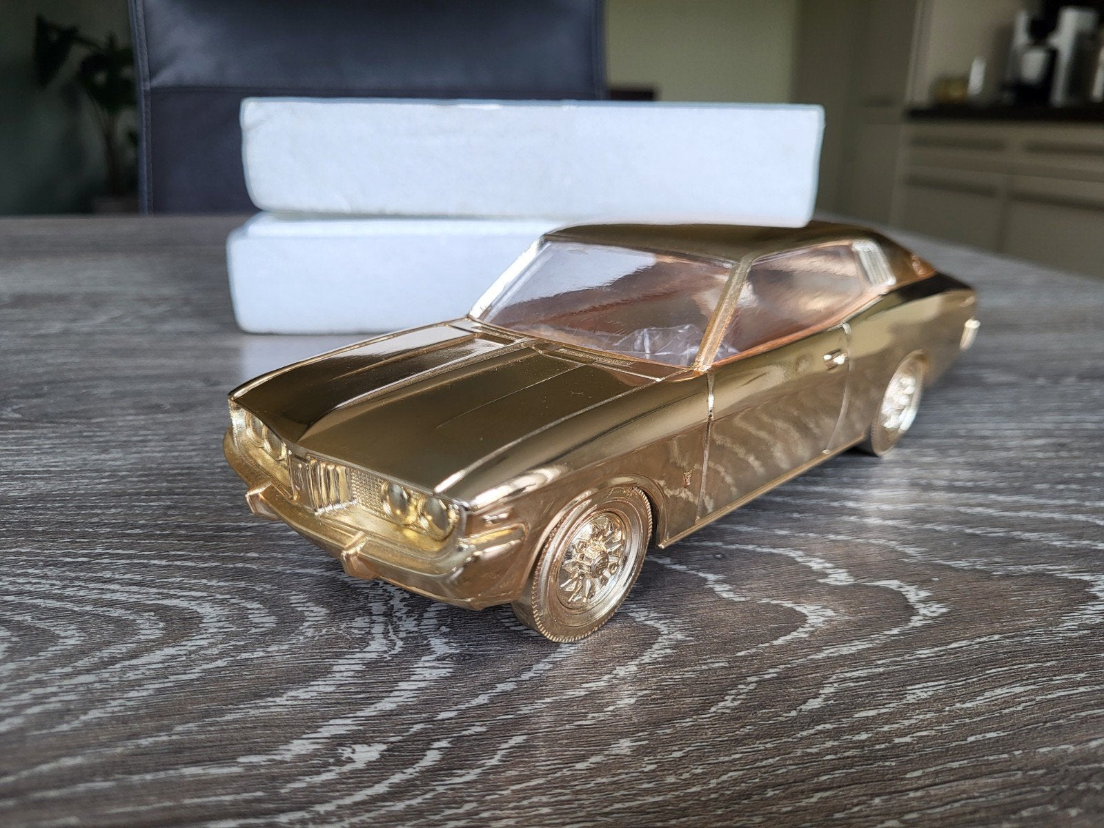 Toyota Corona Mark2 Sigarettenhouder schaal 1:20??, Ophalen of Verzenden, Zo goed als nieuw, Overige merken