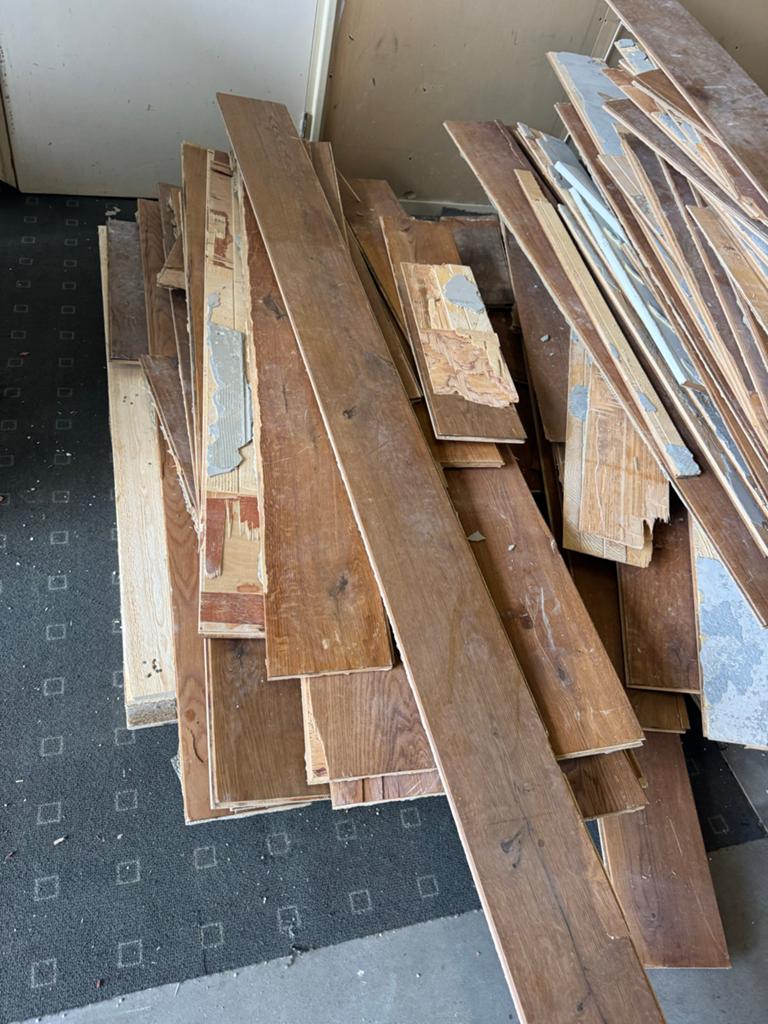 Gratis af te halen: 60 m2 Echt houten vloer in Oosterwolde, Ophalen, Gebruikt, Vloerdelen of -planken, 10 m² of meer