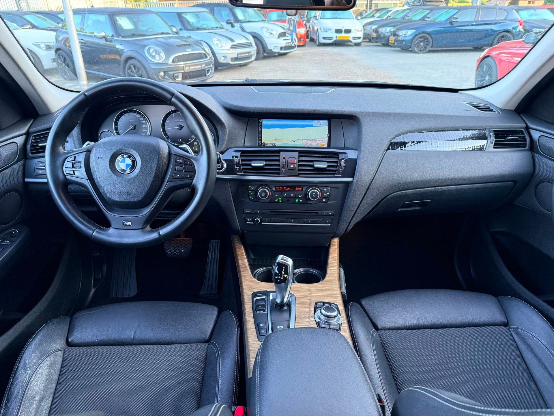 BMW X3 XDrive20i High Executive|Nieuwe Ketting|Navigatie|Cru, Auto's, Gebruikt, 4 cilinders, 2000 kg, Leder en Stof