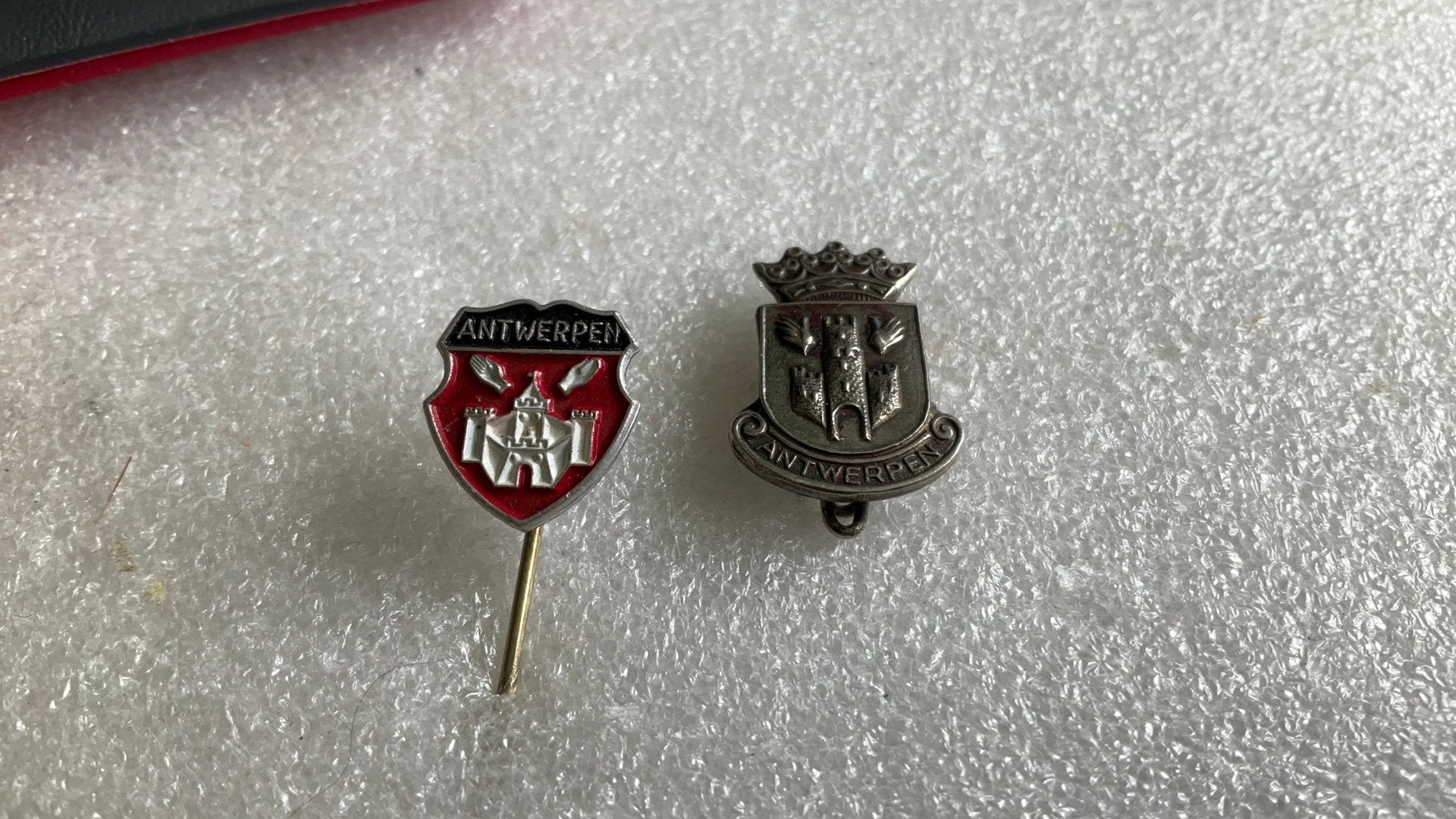 2 speldjes Antwerpen, Verzamelen, Speldjes, Pins en Buttons, Ophalen of Verzenden, Zo goed als nieuw, Overige onderwerpen