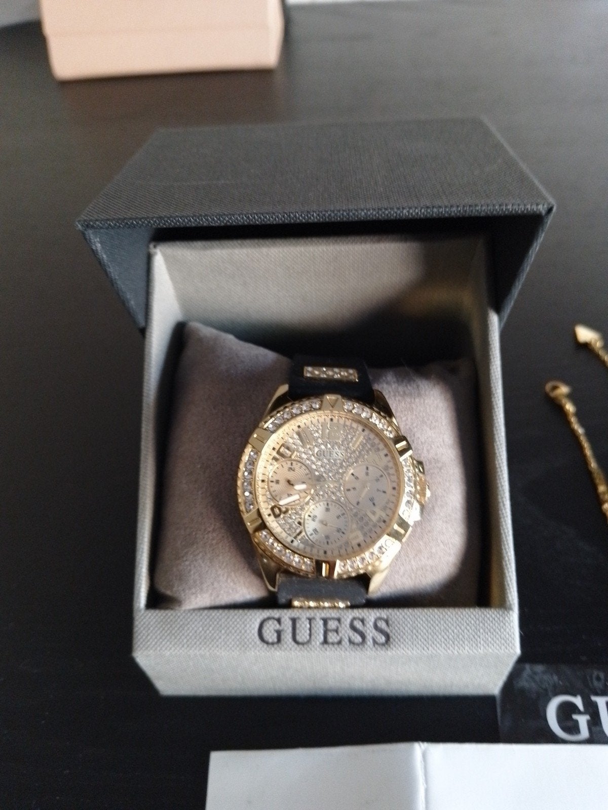 GUESS dames horloge en ketting armband, Ophalen, Zo goed als nieuw, Staal, Guess