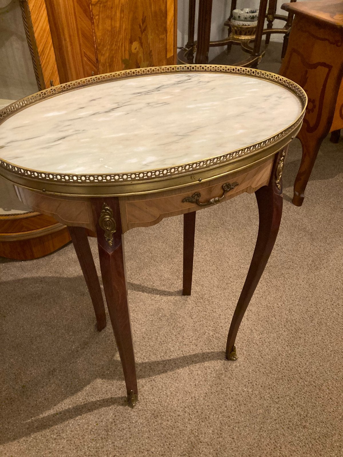 Antieke franse ovale tafel met marmer blad en brons, Antiek en Kunst, Ophalen