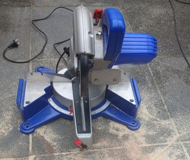 METABO 255 KGS AFKORTZAAG 50 EURO, Doe-het-zelf en Verbouw, Ophalen, 70 mm of meer, 600 tot 1200 watt, Zo goed als nieuw