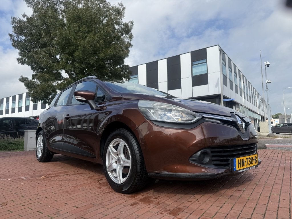 Foto 7 van Renault Clio Estate 0.9 TCe Authentique airco navi trekhaak