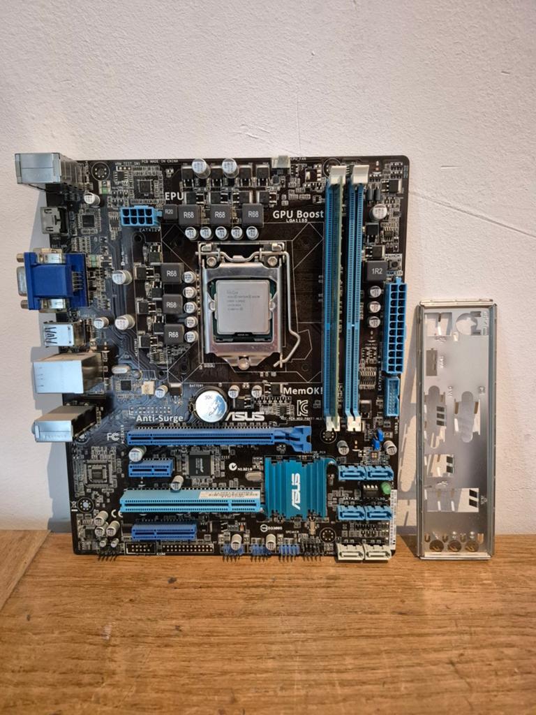 Asus P8H77-M LE moederbord, Computers en Software, Gebruikt, DDR3, Ophalen of Verzenden, Micro-ATX