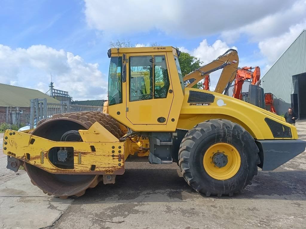 Bomag BW 213 D H-4 i soil compactor sheep schappoot wals