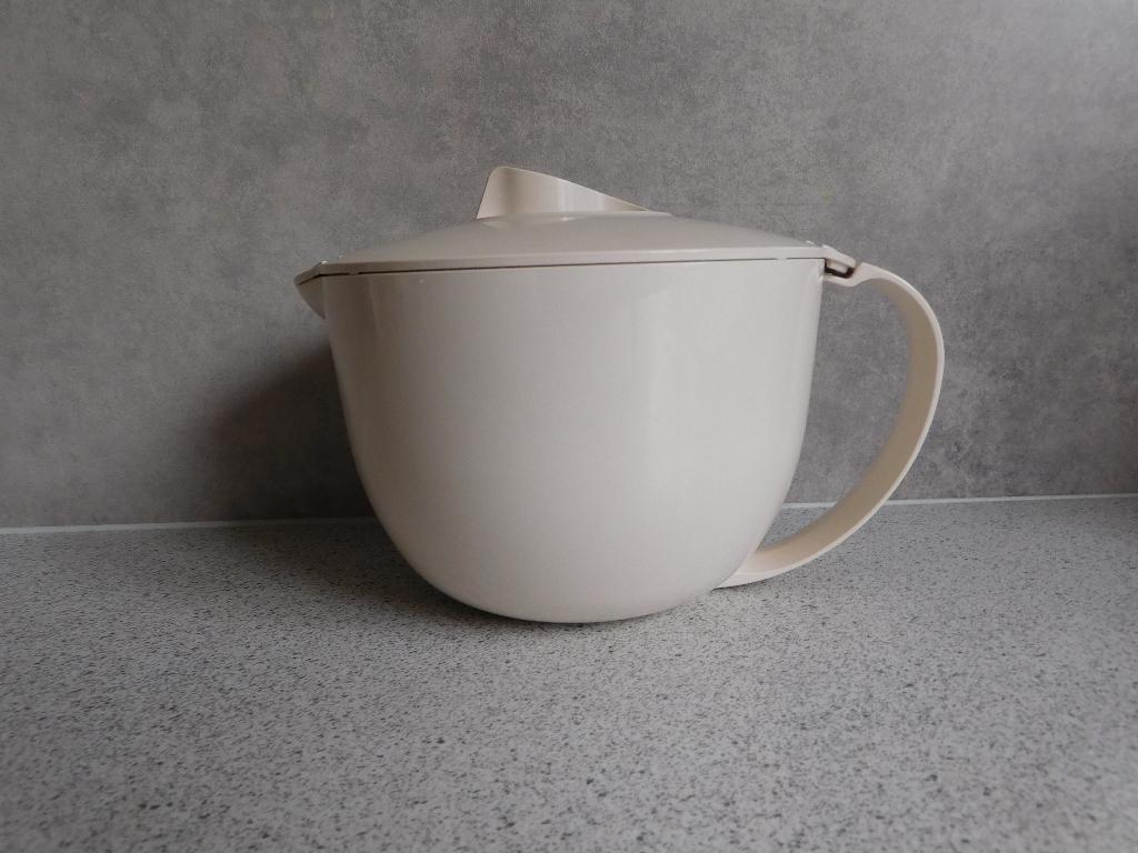 Tupperwave 200 Microplus Kan 1 Ltr. Crème, Ophalen of Verzenden, Zo goed als nieuw, Crème, Overige typen