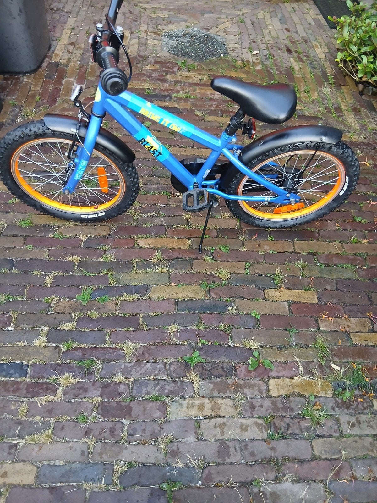 Kinderfiets 18 inch - Blauw met oranje accenten, Fietsen en Brommers, Fietsen | Kinderfietsjes, Ophalen, Velgrem, Blast, 16 tot 20 inch