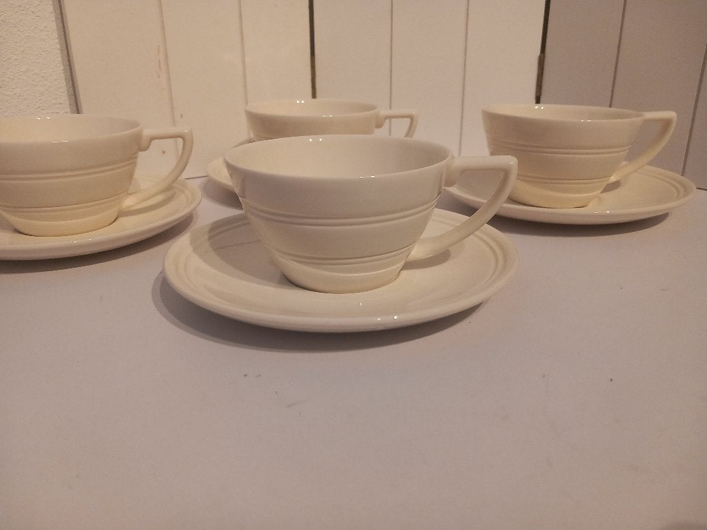 Wedgwood 4 x kop en schotel Jasper Conran., Ophalen of Verzenden, Zo goed als nieuw, Modern, Kop(pen) en/of Schotel(s)