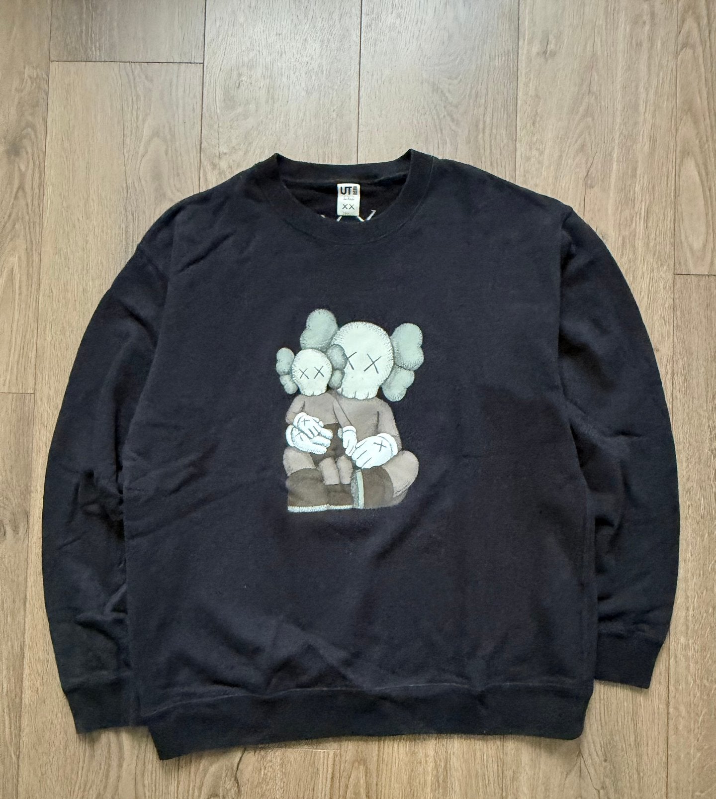 KAWS x Uniqlo UT Graphic Sweatshirt, Ophalen of Verzenden, Zo goed als nieuw, Maat 52/54 (L), Zwart