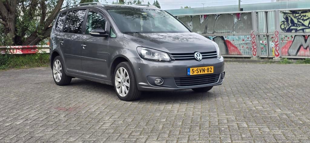 Volkswagen Touran 2.0 TDI 140PK|Highline|StoelV.|PDC|, Auto's, Euro 5, Stof, Zwart, 4 cilinders
