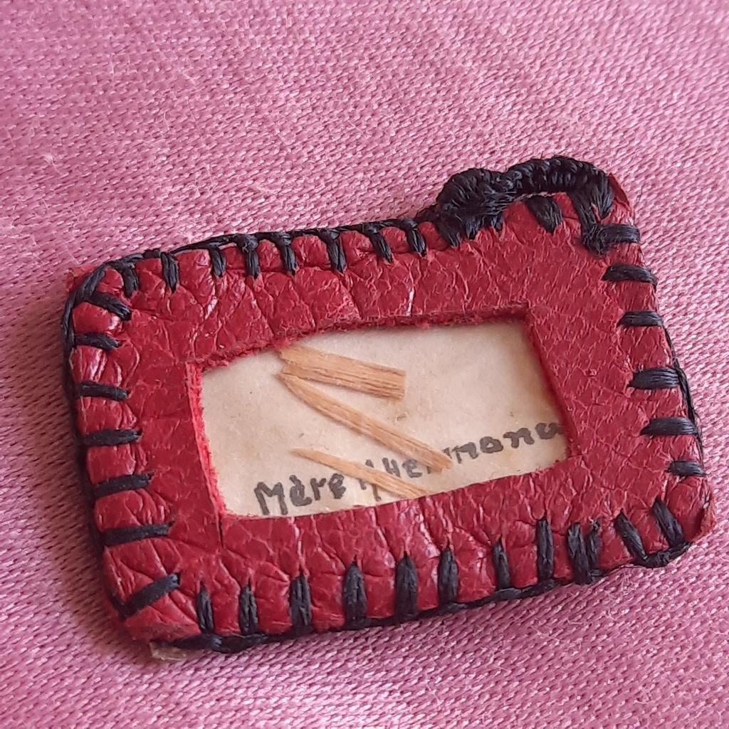 Relikwie gebonden in Leer Mère Hermana, Verzenden