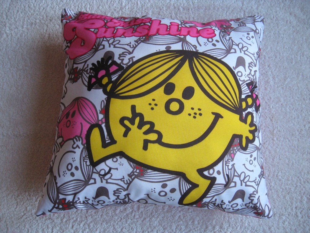 Roger Hargreaves - Kussentje Little Miss Sunshine, Ophalen of Verzenden, Overige figuren, Zo goed als nieuw, Gebruiksvoorwerp