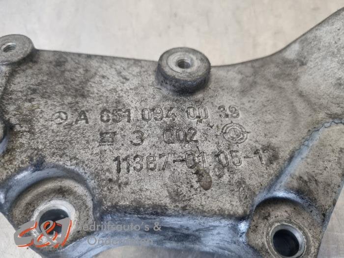 Steun (diversen) van een Mercedes Sprinter, Gebruikt, -, Ophalen of Verzenden, -