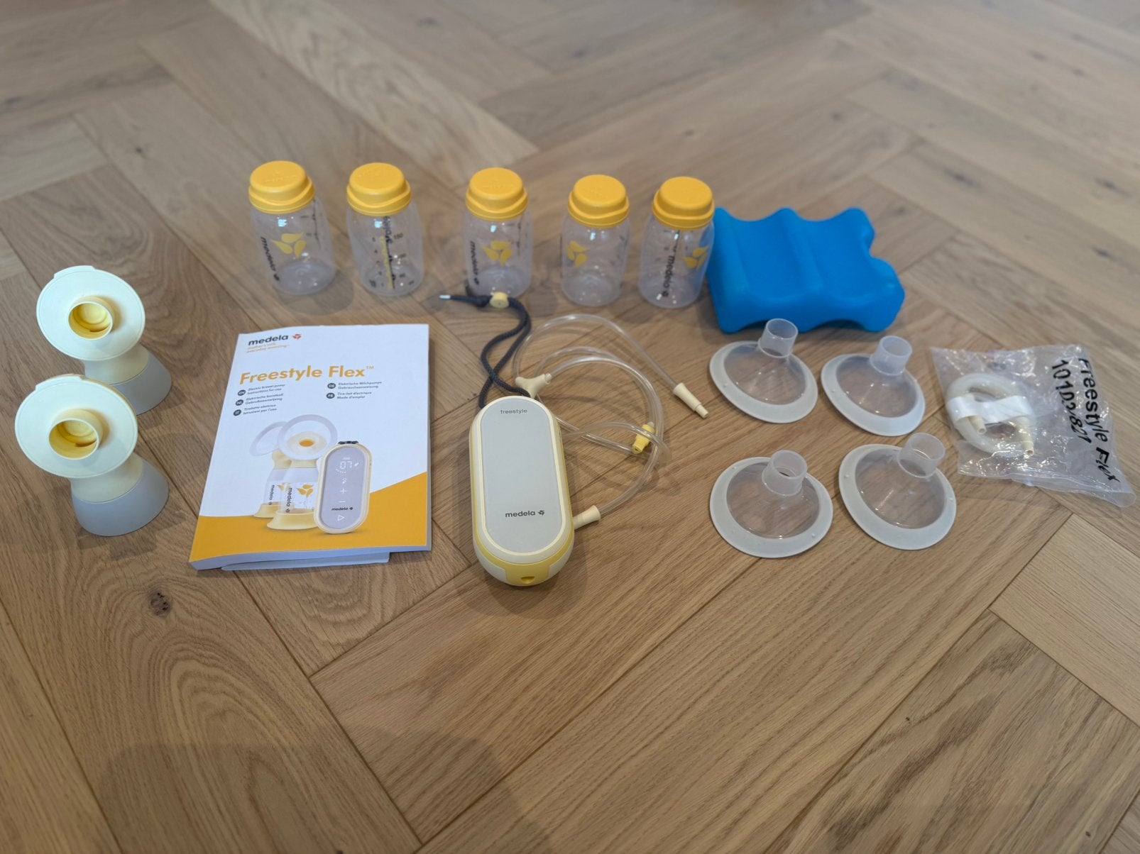 Medela freestyle (inclusief BH maat L), Medela, Borstkolf, Ophalen of Verzenden, Zo goed als nieuw