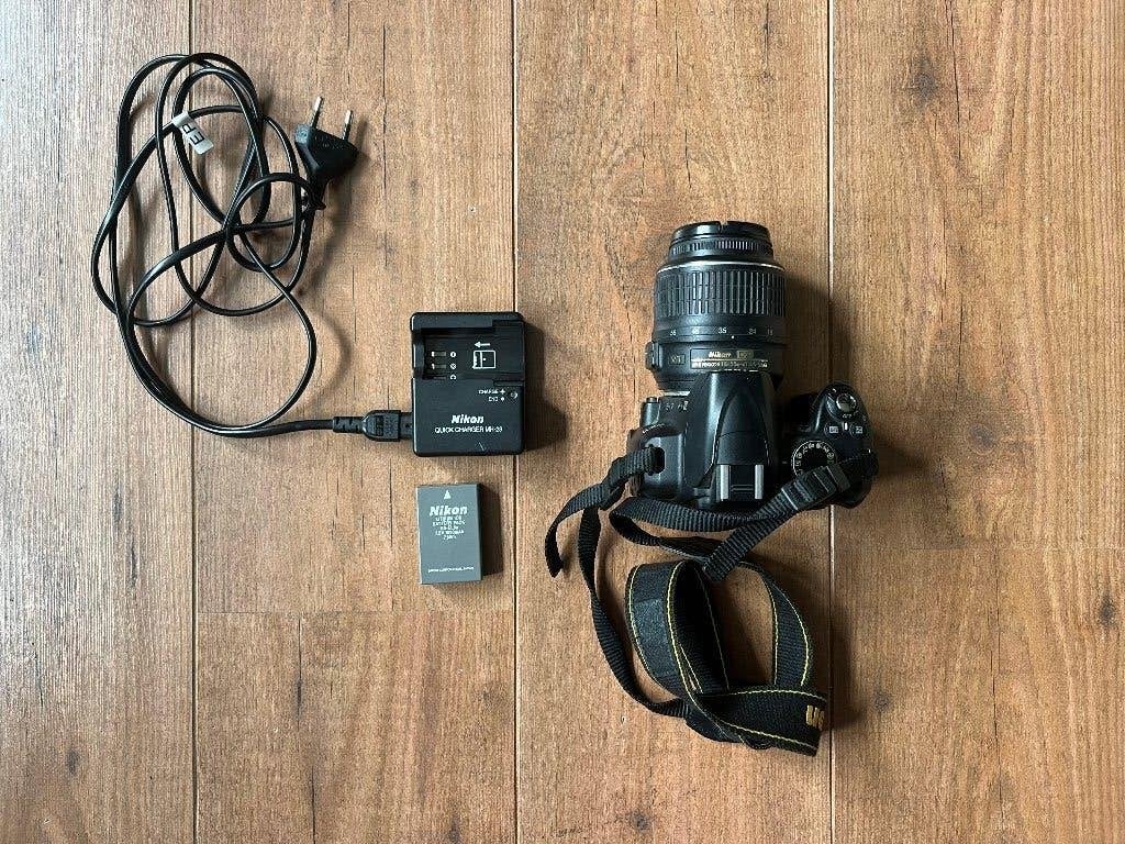Nikon D3000 + 18-55mm VR lens – nauwelijks gebruikt, Spiegelreflex, 10 megapixels, Ophalen of Verzenden, Zo goed als nieuw