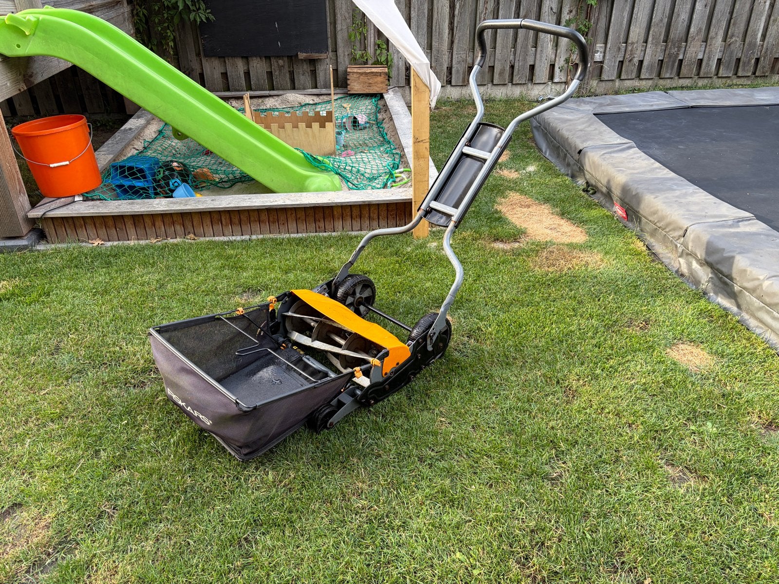 Fiskars StaySharp Max Kooimesmaaier, Ophalen, Handgrasmaaier, Zo goed als nieuw, Opvangbak