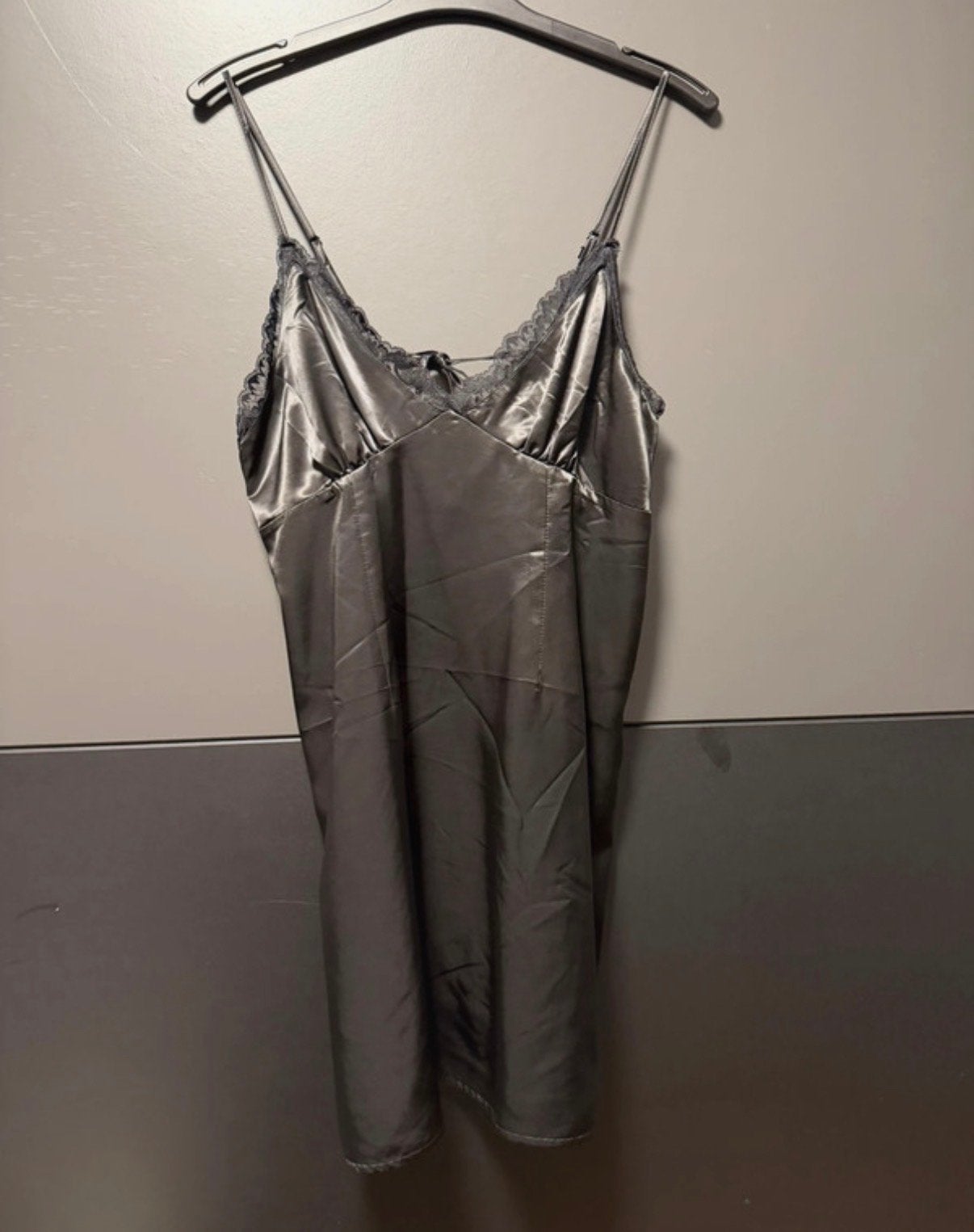 Zwart satijn jurkje met kant - Maat M, Verzenden, Nieuw, Maat 38/40 (M), Zwart
