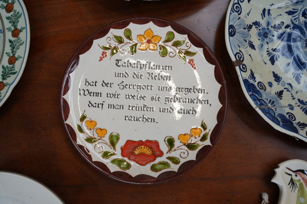Decoratief bord met Duitse spreuk en bloemmotief, Antiek en Kunst, Ophalen