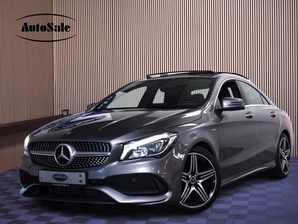 Mercedes-Benz CLA-Klasse 200 AMG AUT 1eEIG! PANO LEDER NAV C, Auto's, Gebruikt, Zwart, Bedrijf, 19 km/l