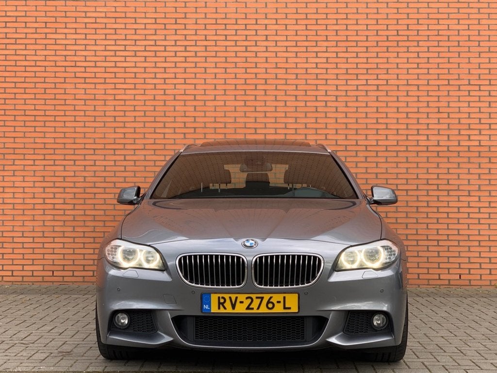 BMW 5-Serie 3.0 530D Touring AUT 2010 Grijs, Auto's, Automaat, 1780 kg, Achterwielaandrijving, Zwart