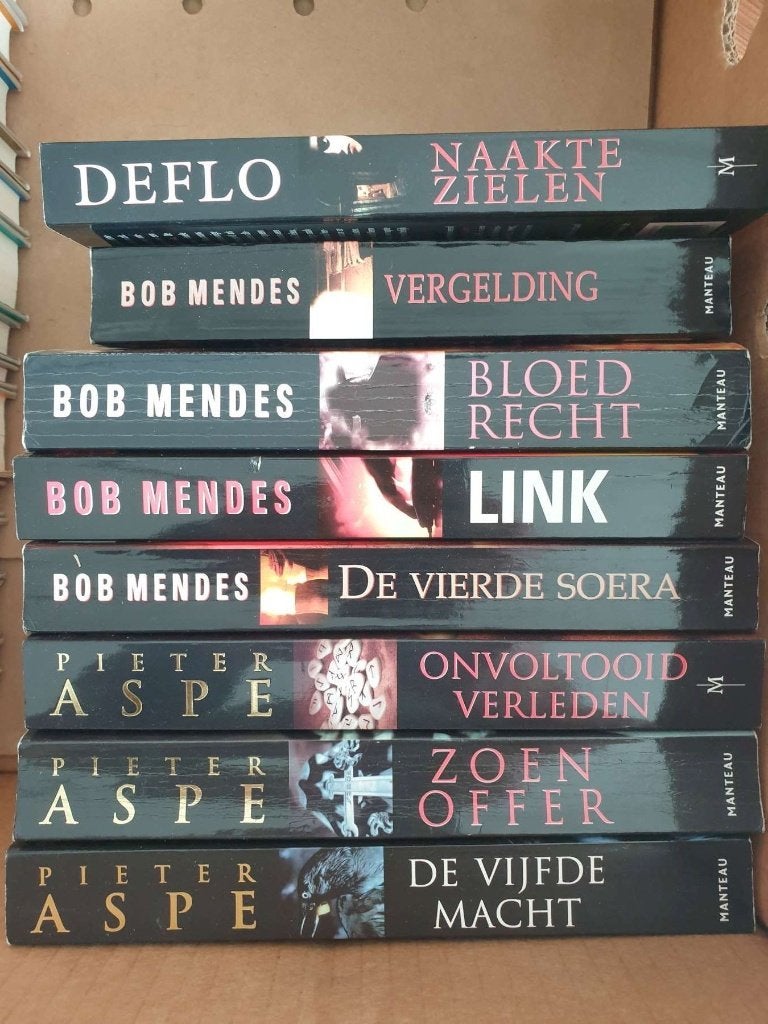 8 romans thrillers van Deflo, Bob Mendes, Pieter Aspe, Ophalen of Verzenden, Zo goed als nieuw
